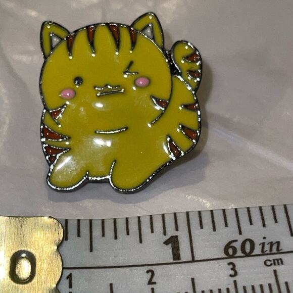 Yellow Cat Pin Brooch - Picture 1 of 1